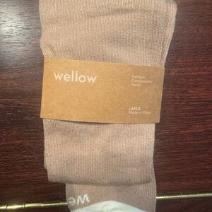Wellow Bamboo Compression Socks - Tan size L nwt